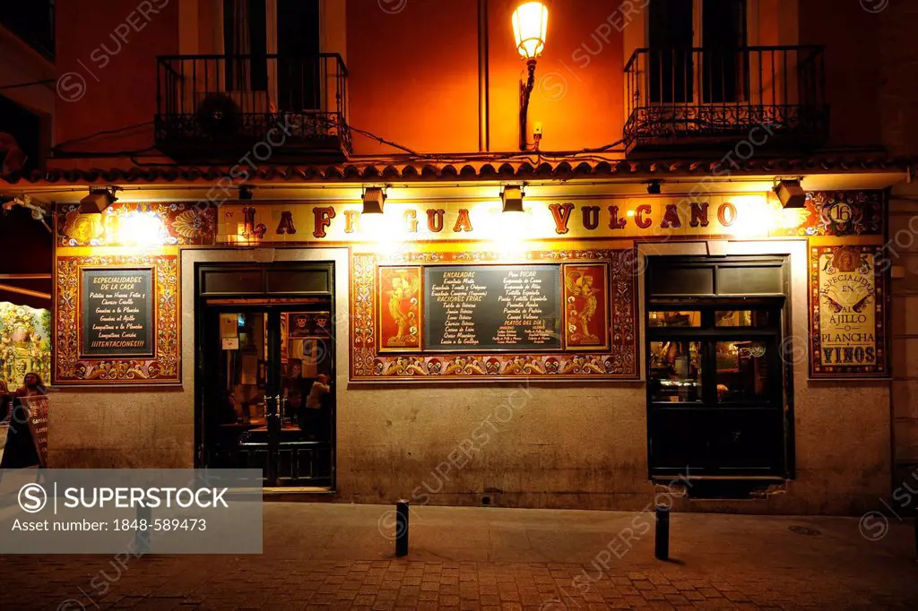 Restaurant La Frugua Vulcano, at night, Plaza Santa Ana, Madrid, Spain, Europe, PublicGround