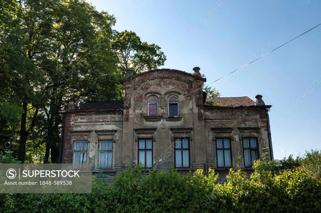 Dilapidated apartment building, Auschwitz, Oswiecim, Lesser Poland, Poland, Europe