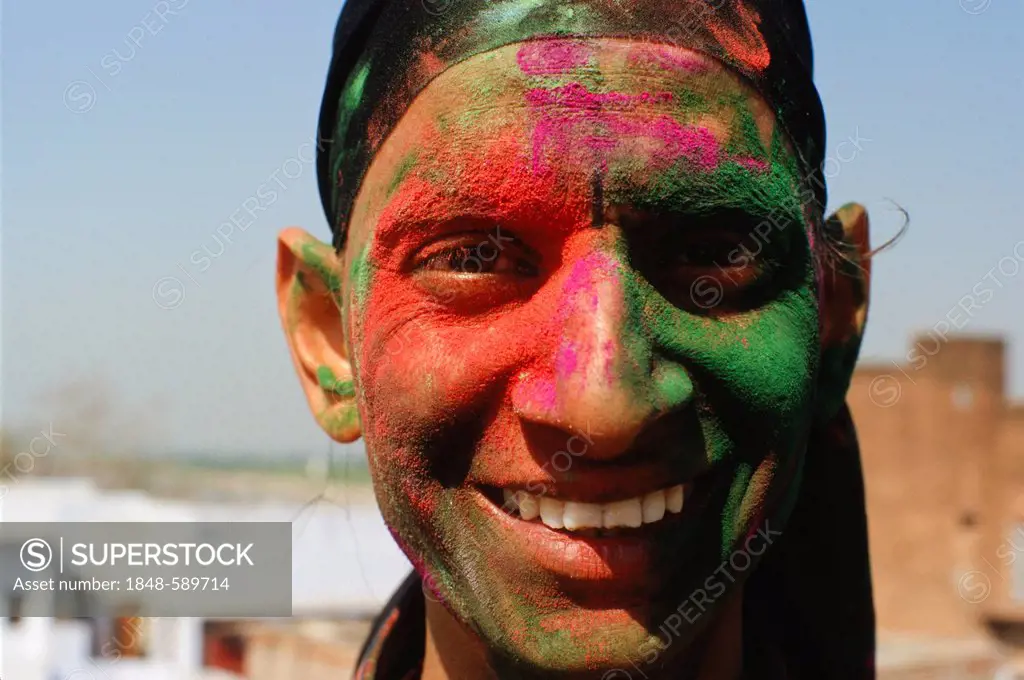Visitor of the Holi festival, sprayed with colour powder and water, Vrindaban, Uttar Pradesh, India, Asia