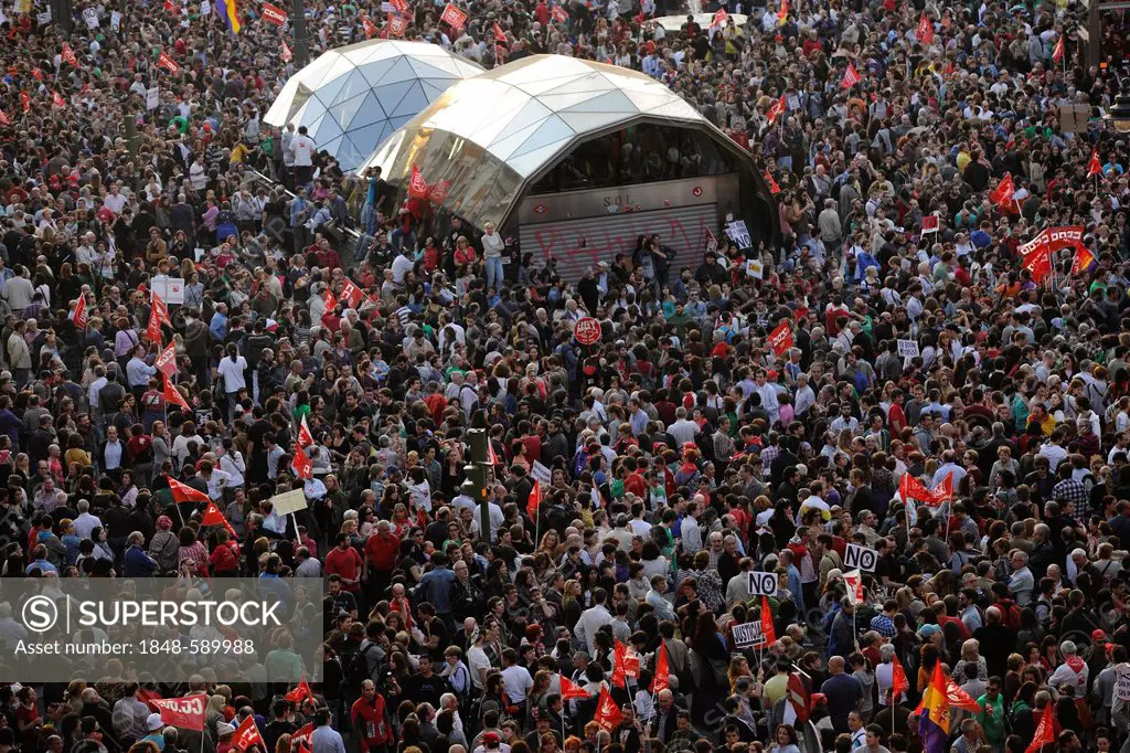 Protesters, mass demonstration, general strike in Spain, Puerta del Sol metro station, Plaza Puerta del Sol, Madrid, Spain, Europe, PublicGround