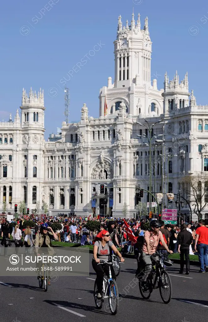 General strike against cuts in social services in front of the Palacio Nuestra Señora de Correos or Palacio de Comunicaciones, post office, Madrid, Sp...