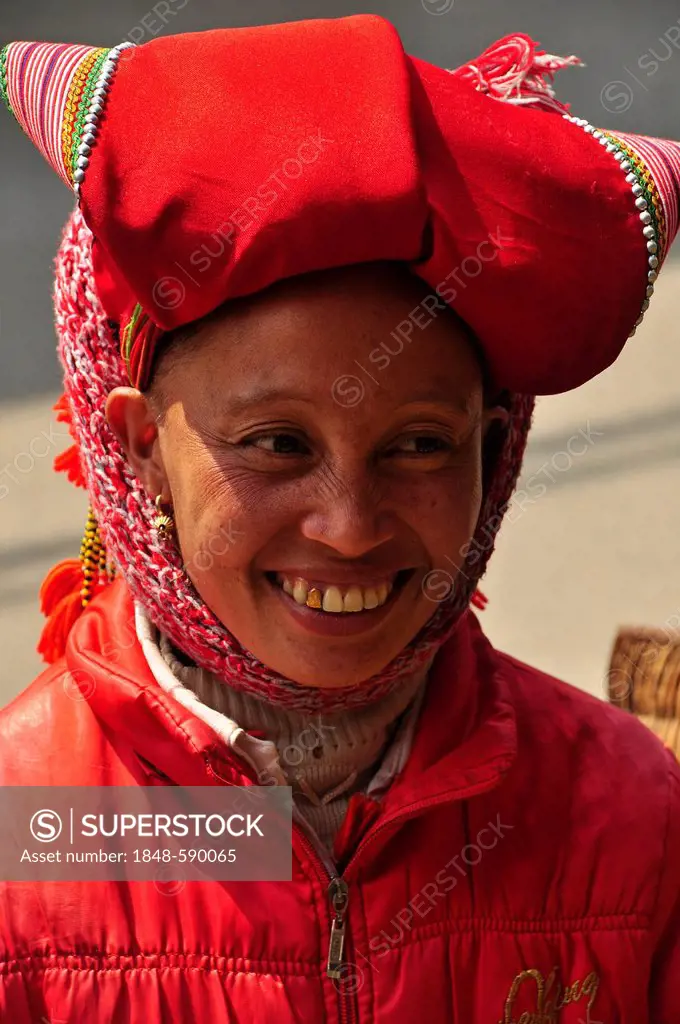 Member of the Red Dao ethnic minority, Sa Pa, Northern Vietnam, Vietnam, Southeast Asia, Asia