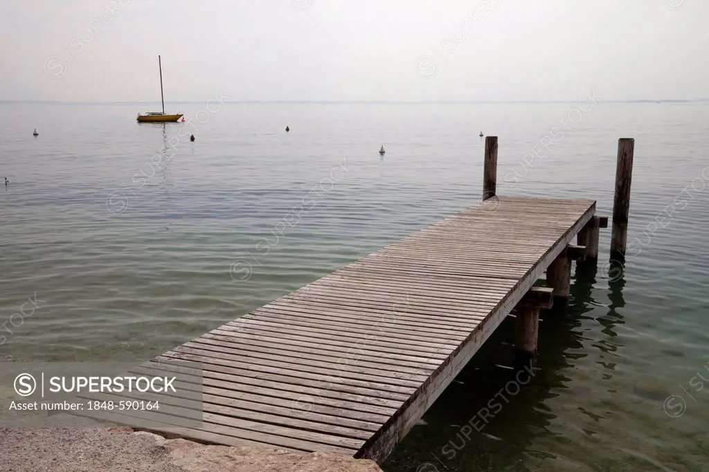 Jetty on Lake Garda, Lago di Garda, Veneto, Italy, Europe, PublicGround