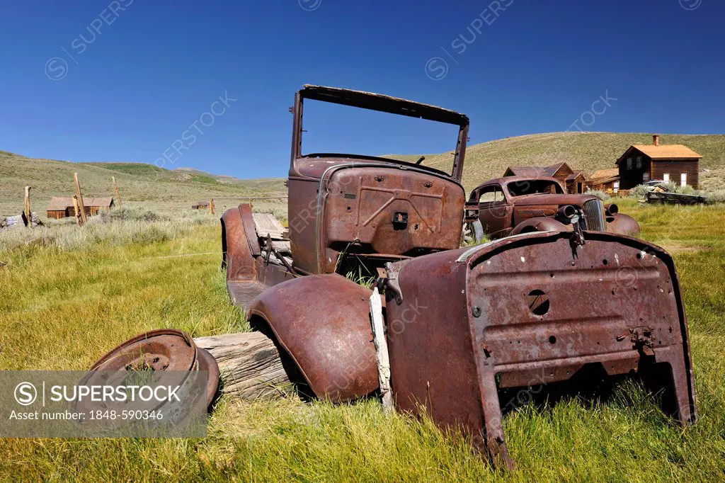 Rusty cars, at the rear, a 1937 Chevrolet Chevy, ghost town of Bodie, a former gold mining town, Bodie State Historic Park, California, United States ...