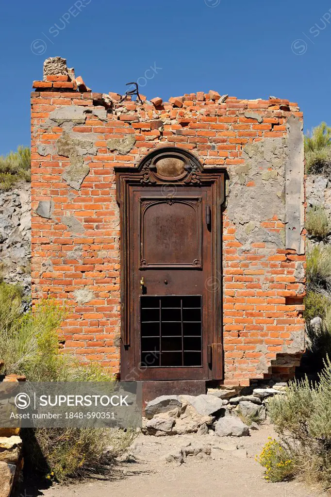 Vault of the Bodie Bank amidst bank ruins, ghost town of Bodie, a former gold mining town, Bodie State Historic Park, California, United States of Ame...