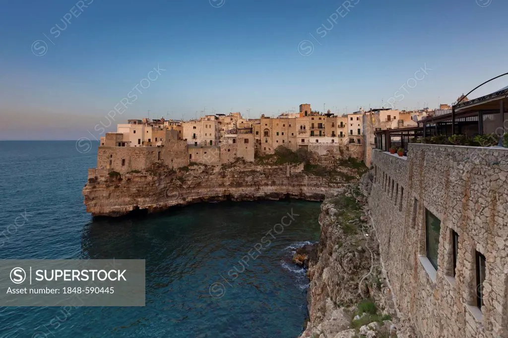 Polignano a Mare, historic town centre built on the cliffs by the sea, bay for swimming, Apulia, Southern Italy, Italy, Europe