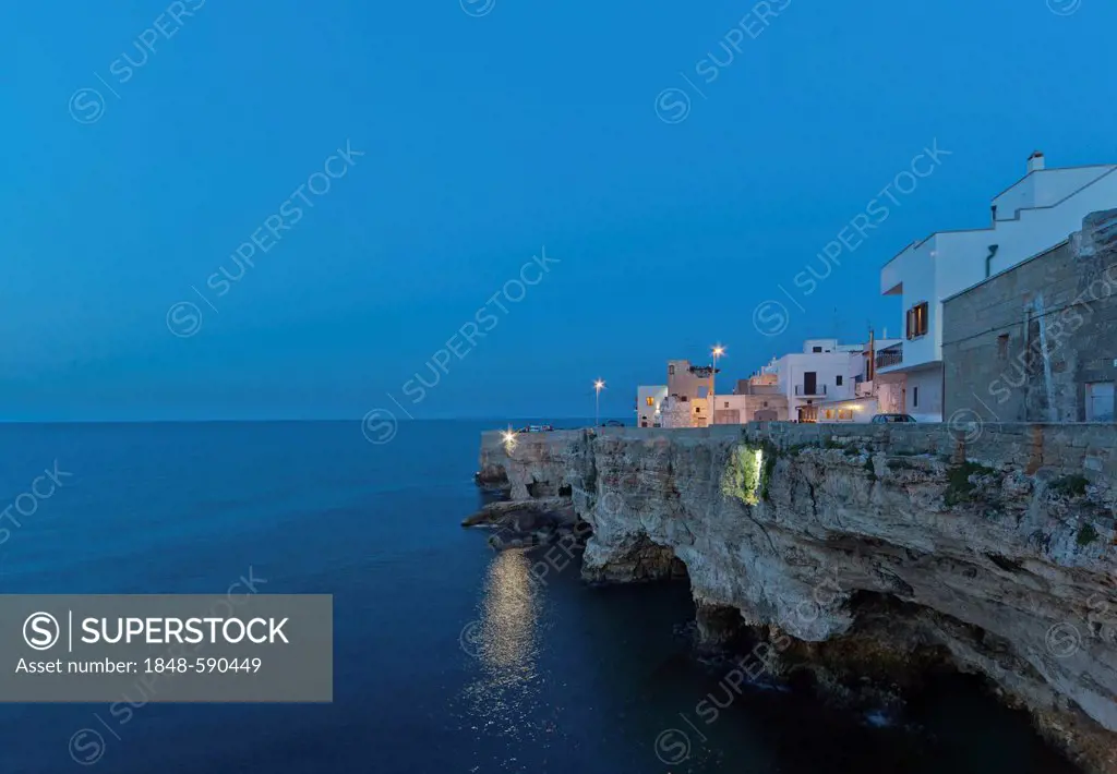 Polignano a Mare, historic town centre built on the cliffs by the sea, Apulia, Southern Italy, Italy, Europe
