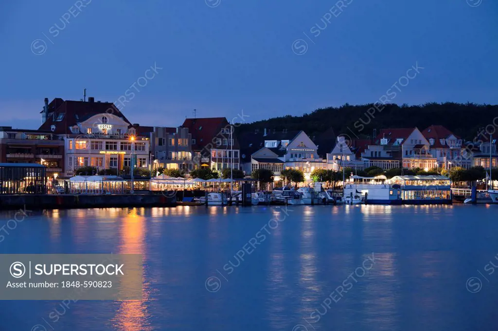 Houses along the Trave promenade, night, blue hour, Baltic coastal resort of Travemuende, Luebeck Bay, Schleswig-Holstein, Germany, Europe, PublicGrou...