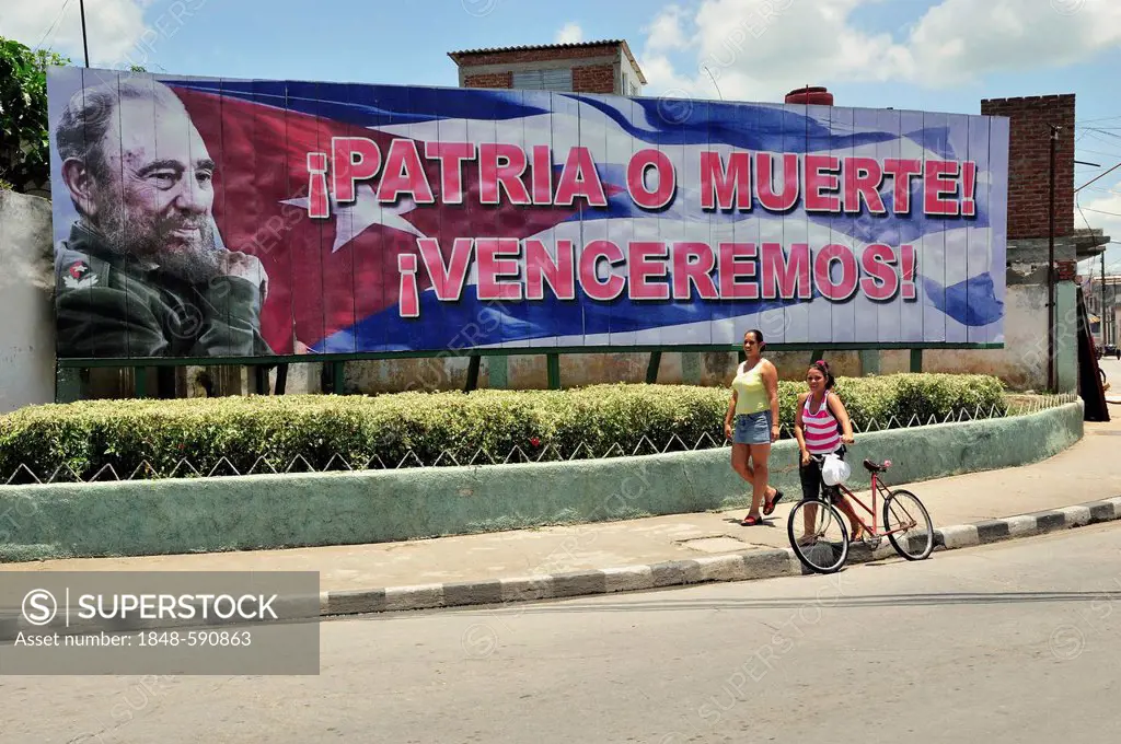 Sign with revolutionary propaganda, Patria o muerte, fatherland or death, in the historic city centre of Bayamo, Cuba, Caribbean
