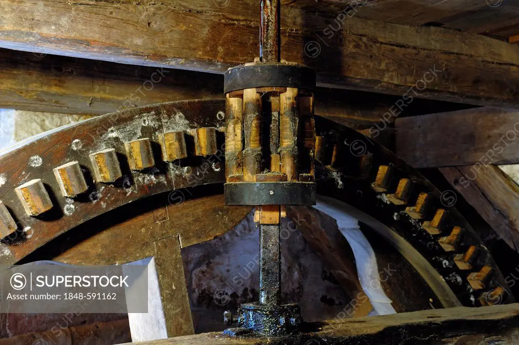 Detail view of an old wooden drive wheel of a mill, Franconian Open Air Museum, Eisweiherweg 1, Bad Windsheim, Middle Franconia, Bavaria, Germany, Eur...