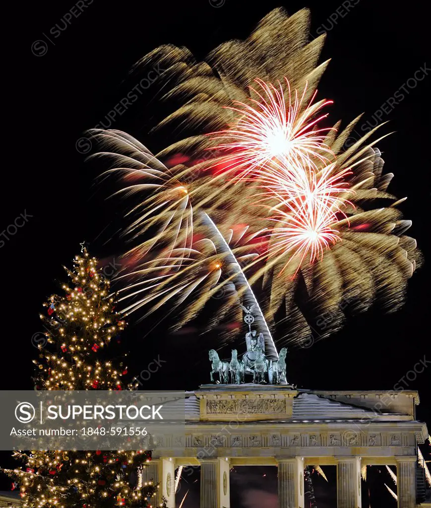 Quadriga on Brandenburg Gate, beside a Christmas tree, fireworks on New Years Eve, Berlin, Germany, Europe, Composing