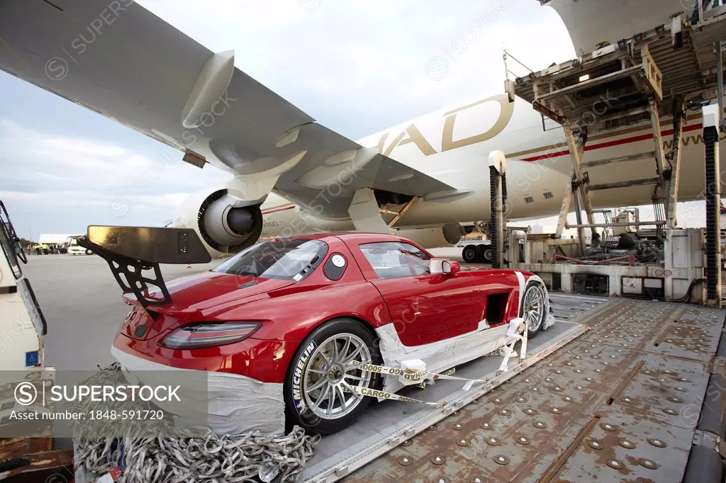 Loading of a Mercedes SLS onto a Boeing 777 cargo plane at Frankfurt-Hahn airport, Lautzenhausen, Rhineland-Palatinate, Germany, Europe