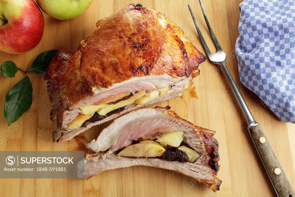 Spare ribs stuffed with apples and prunes