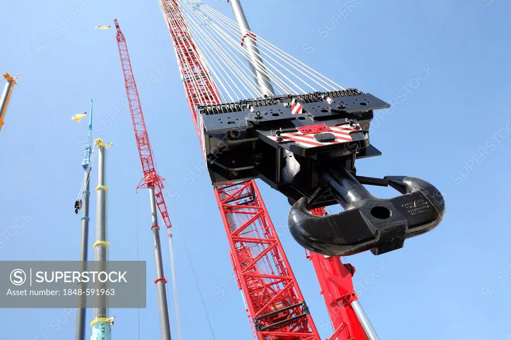Construction site equipment, cranes