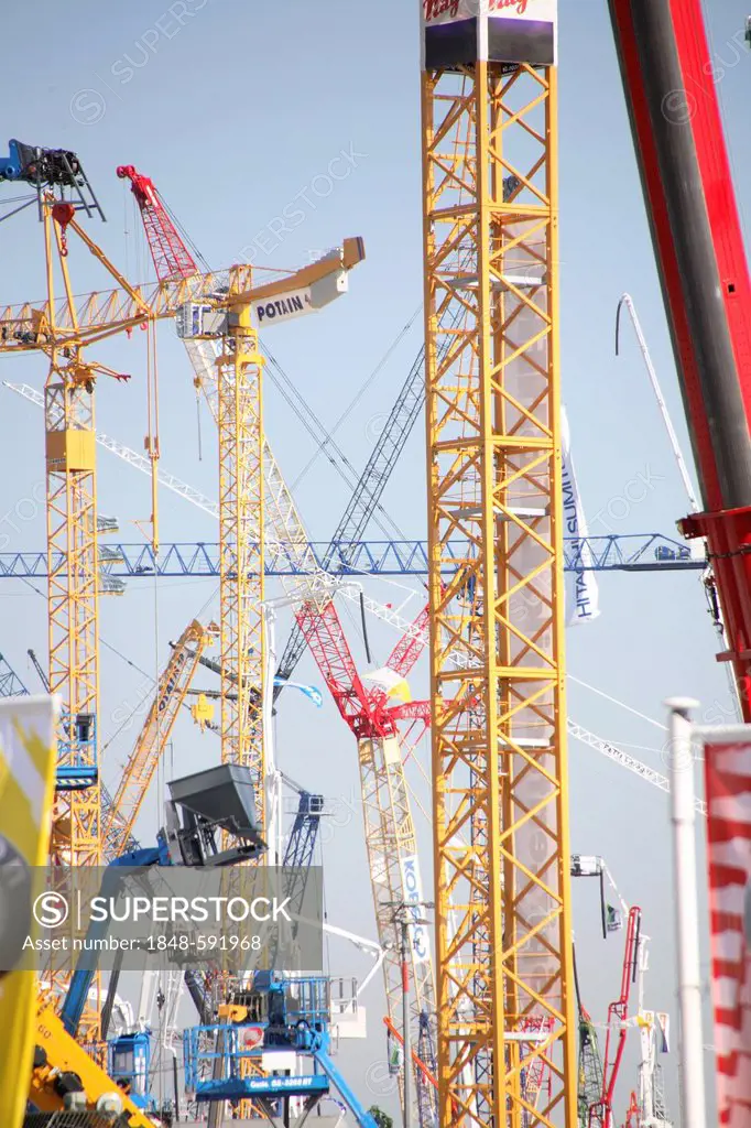 Construction site equipment, cranes
