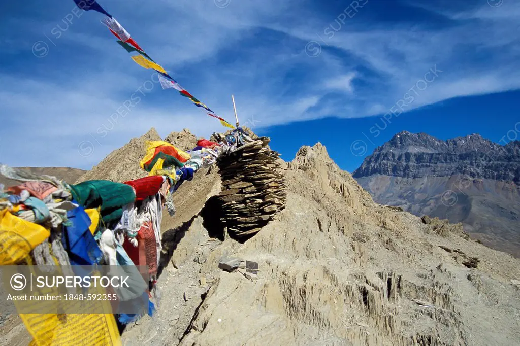Prayer flags, Hanuma-La or Hamuma-Pass, near Lingshed, Zanskar, Ladakh, Jammu and Kashmir, North India, India, Indian Himalayas, Asia