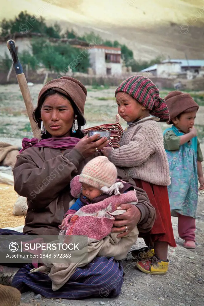 Zanskari woman and children at Zangla, Zanskar, Ladakh, Jammu and Kashmir, North India, India, Indian Himalayas, Asia