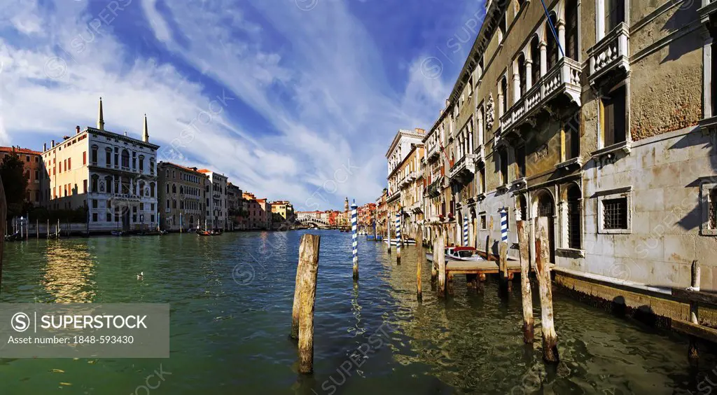 Canal Grande, Grand Canal, Rialto Bridge at back, Venice, Veneto, Italy, Europe