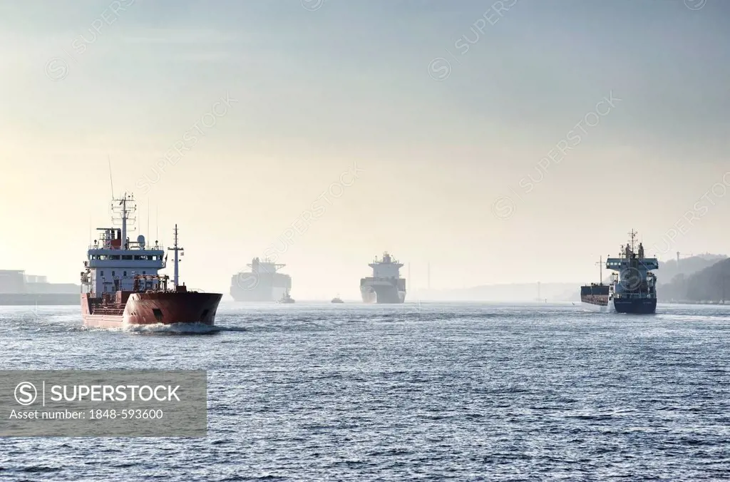 Cargo ships and tankers, Port of Hamburg, Germany, Europe
