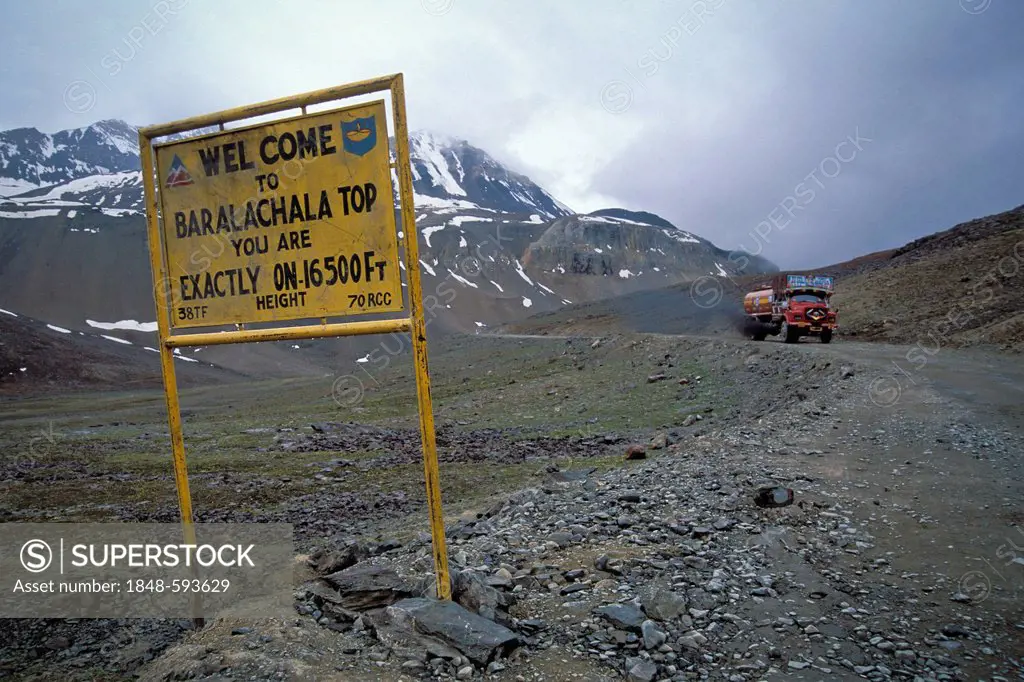Street sign, truck reaches the highest point of the pass, Baralacha La or Baralacha Pass, Ladakh, Indian Himalayas, Jammu and Kashmir, North India, In...