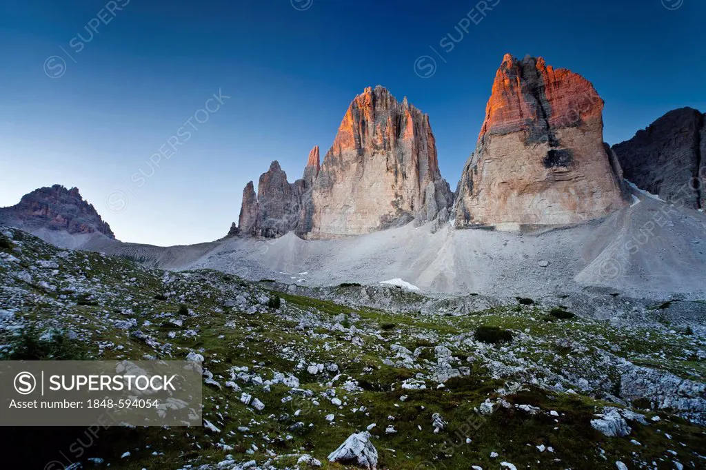 Tre Cime di Lavaredo peaks in the Hochpustertal valley, Sexten, Dolomites, South Tyrol, Italy, Europe