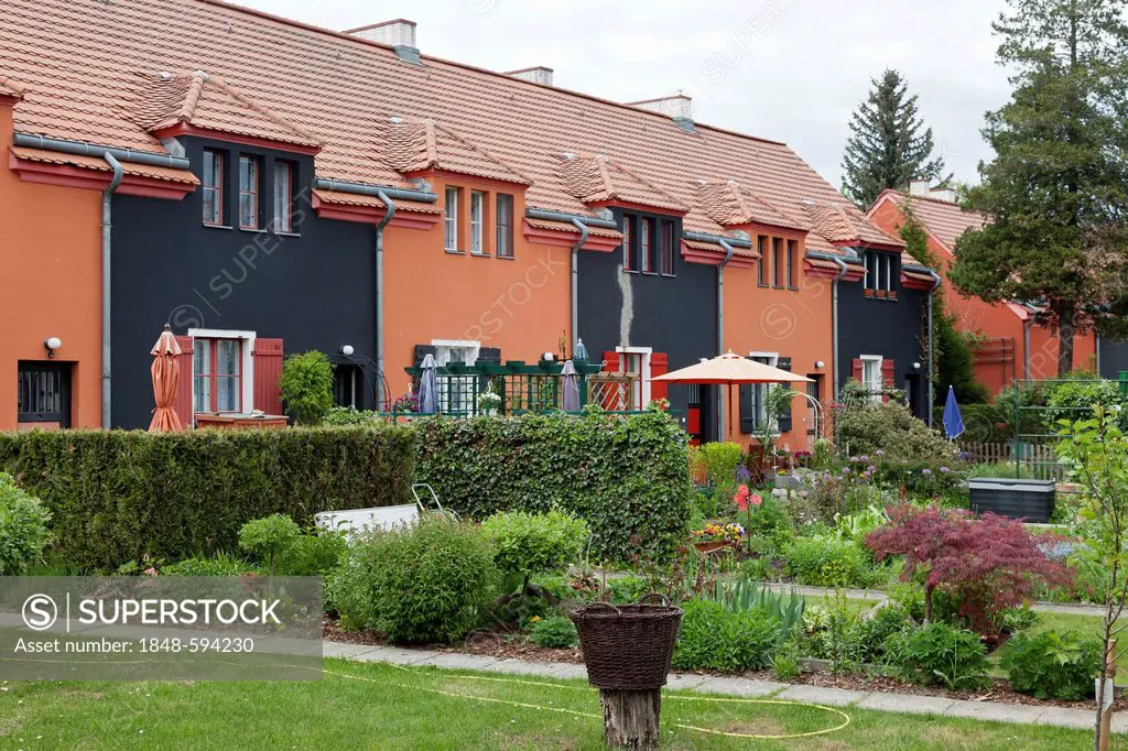 Gartenstadt Falkenberg housing estate, also known as Tuschkastensiedlung, built between 1913 and 1934 by architect Bruno Taut, Siedlungen der Berliner...
