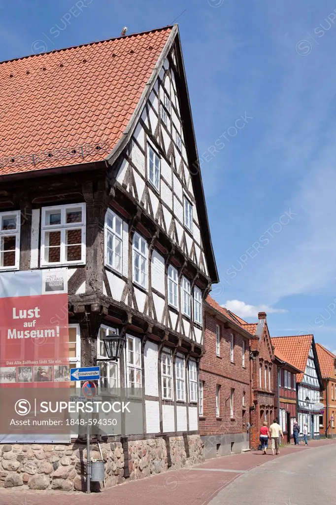 Half-timbered house in the old town, Hitzacker, Lower Saxony, Germany, Europe