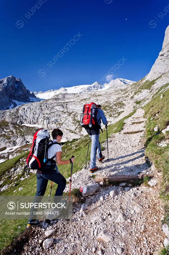Climbers ascending the Marmolada, via ferrata, west ridge, Marmolada at back, Dolomites, Trentino, Italy, Europe