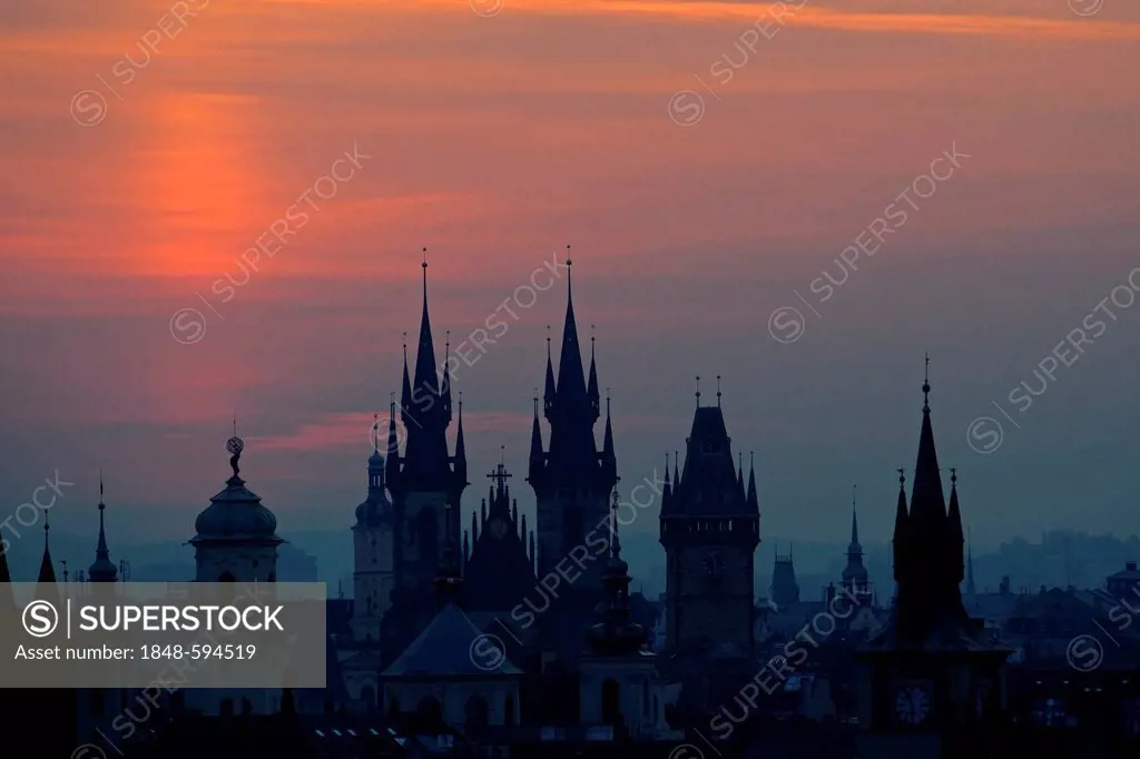 Tyn Church shortly before sunrise, Old Town Square, Old Town, Prague, Bohemia, Czech Republic, Europe