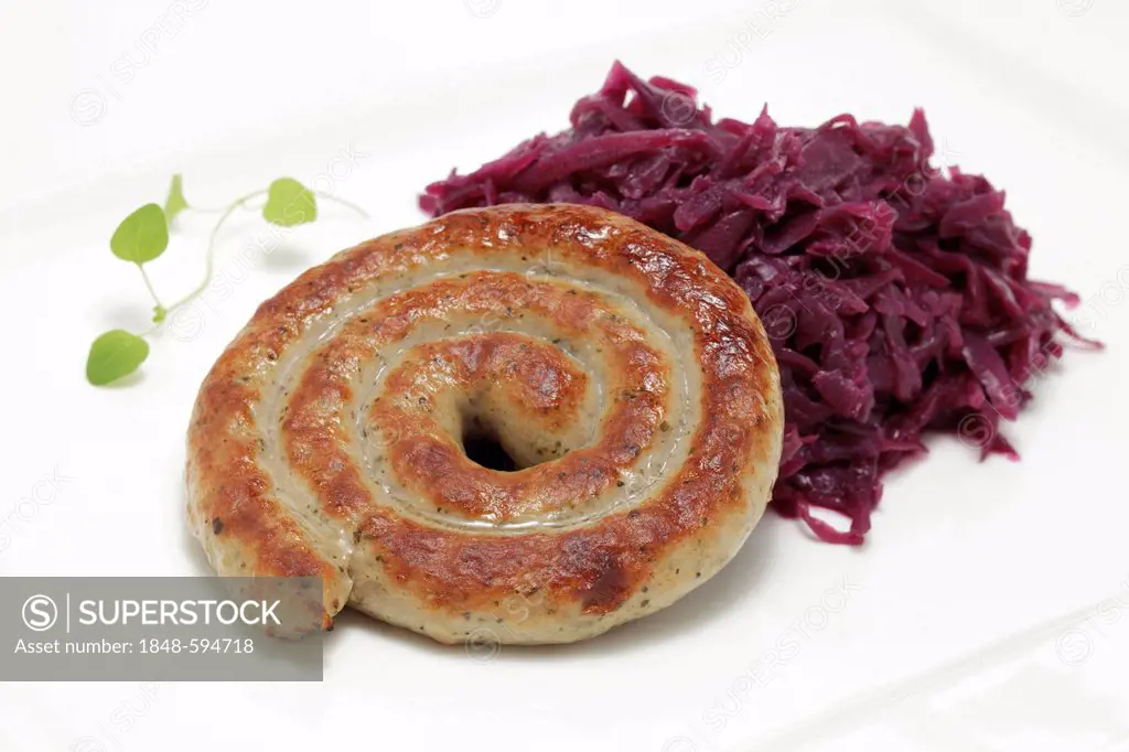 Bratwurst curl with red cabbage