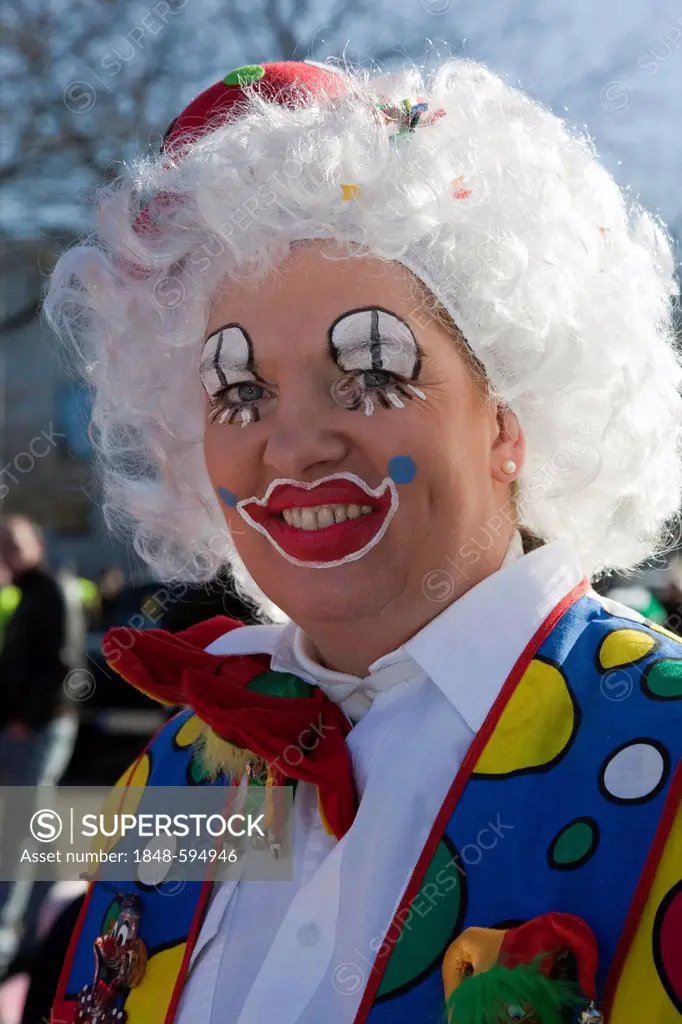 Clown at traditional carnival celebrations on Rosenmontag with parades in the Rhineland, Muelheim an der Ruhr, Ruhr Area, North Rhine-Westphalia, Germ...