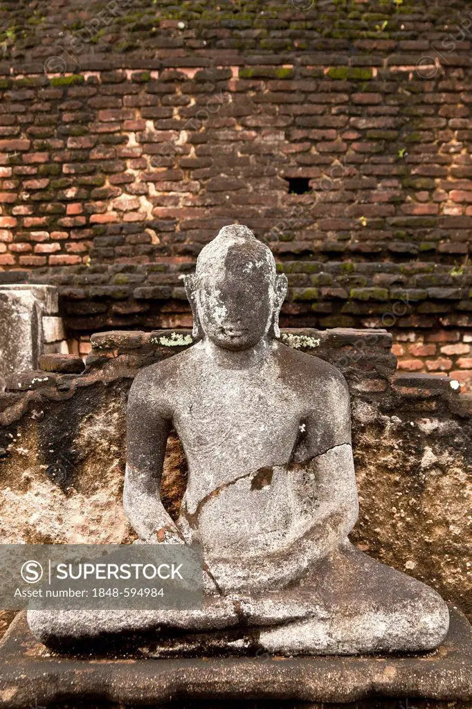 Buddha statue in the ruins of Polonnaruwa, UNESCO World Heritage Site, Sri Lanka, Asia