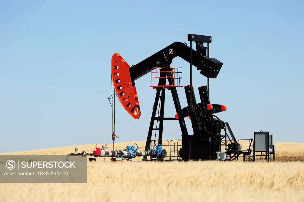 Oil pump pumping oil, Prairies, Saskatchewan, Canada