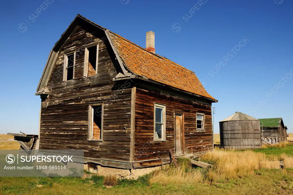 Old abandoned house in the Prairies, Saskatchewan, Canada
