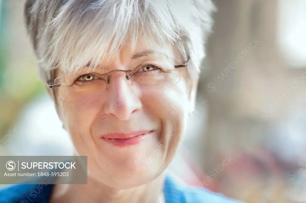 Smiling woman, 50 +, portrait
