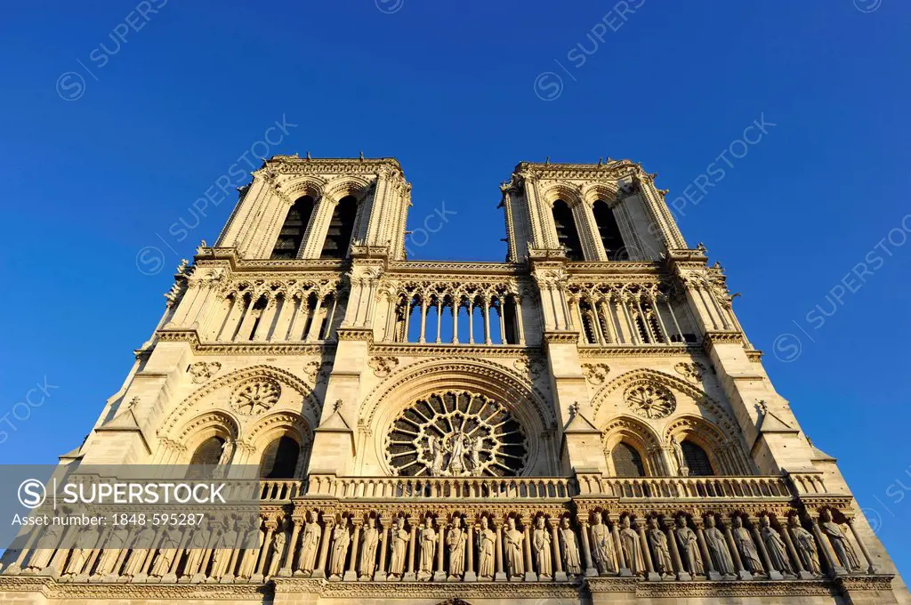 West facade, Gothic statuary on the main portal, Cathedral of Notre-Dame de Paris, Ile de la Cite, Paris, France, Europe, PublicGround