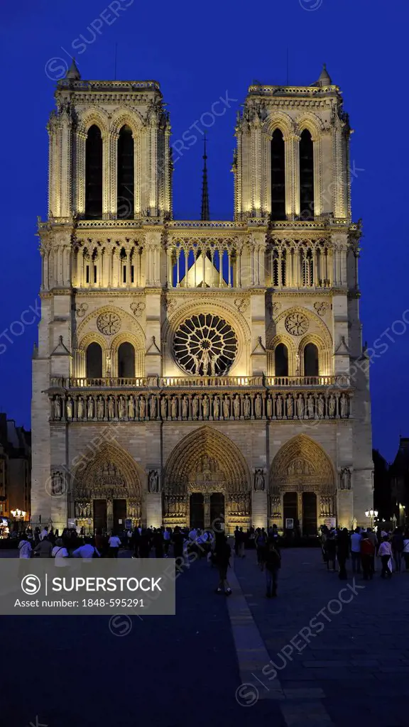 Night view, west façade, Cathedral of Notre-Dame de Paris, Ile de la Cite, Paris, France, Europe, PublicGround