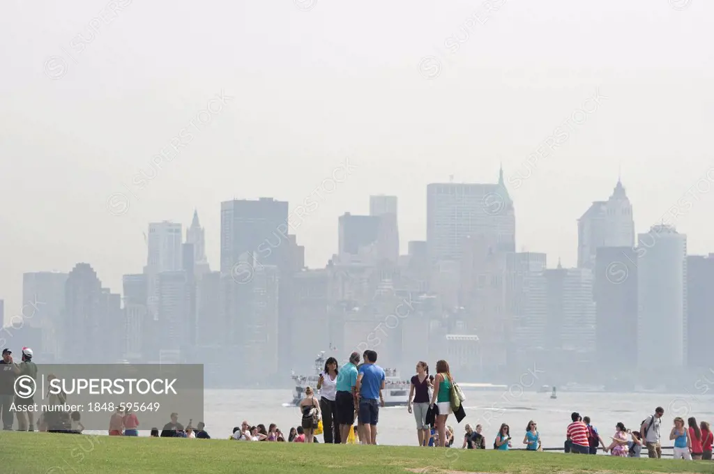 People against the Manhattan skyline, Liberty Island, New York, USA, America