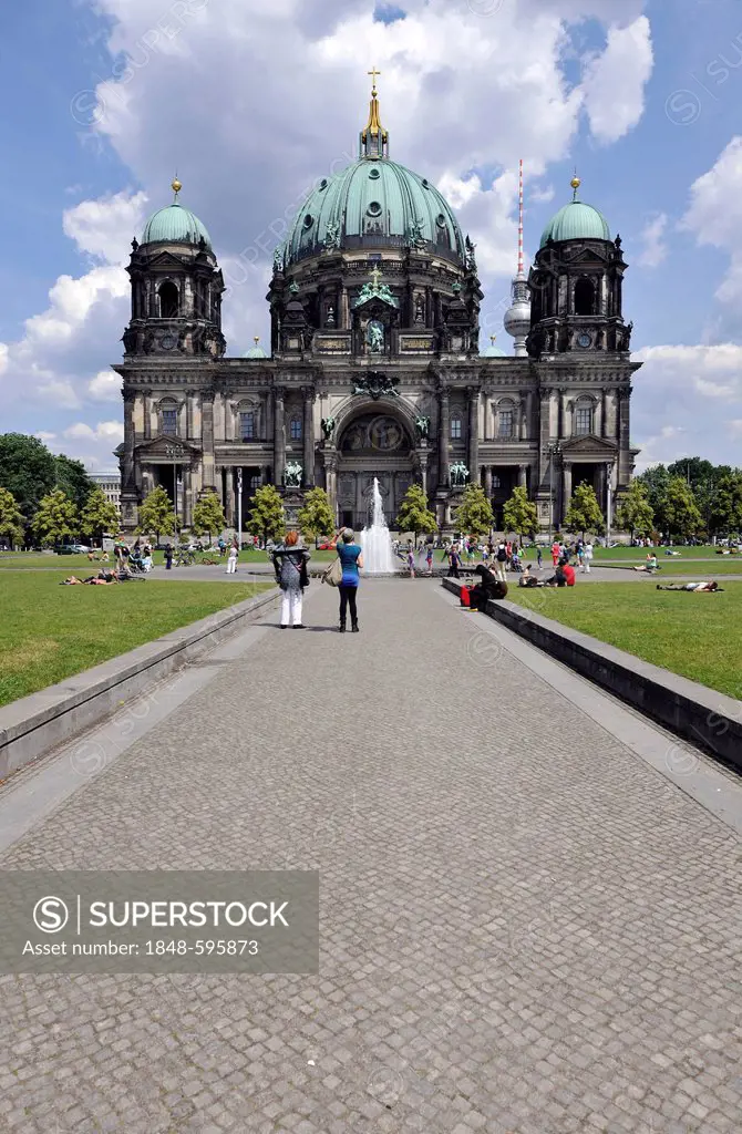 Berlin Cathedral, Supreme Parish and Collegiate Church in Berlin, and Lustgarten pleasure garden, Museum Island, UNESCO World Heritage Site, Mitte dis...