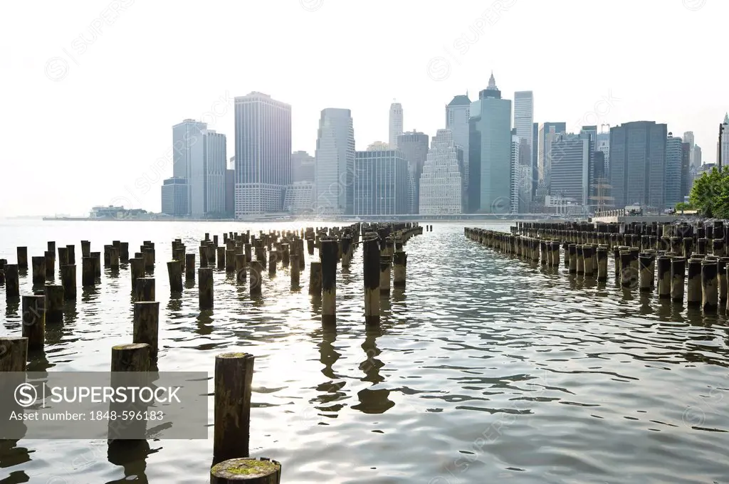 Manhattan skyline, Brooklyn Heights, New York, USA