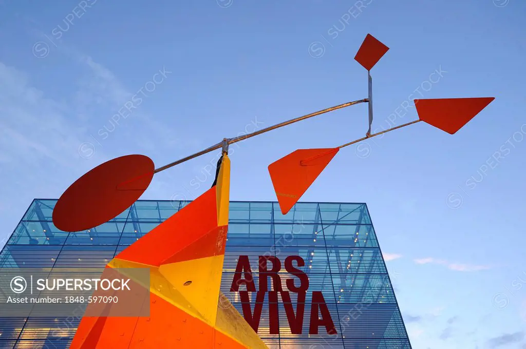 Sculpture crinkly avec disque rouge by Alexander Calder, in front of Neues Kunstmuseum am Schlosspark, new art museum, glass cube, Stuttgart, Baden-Wu...