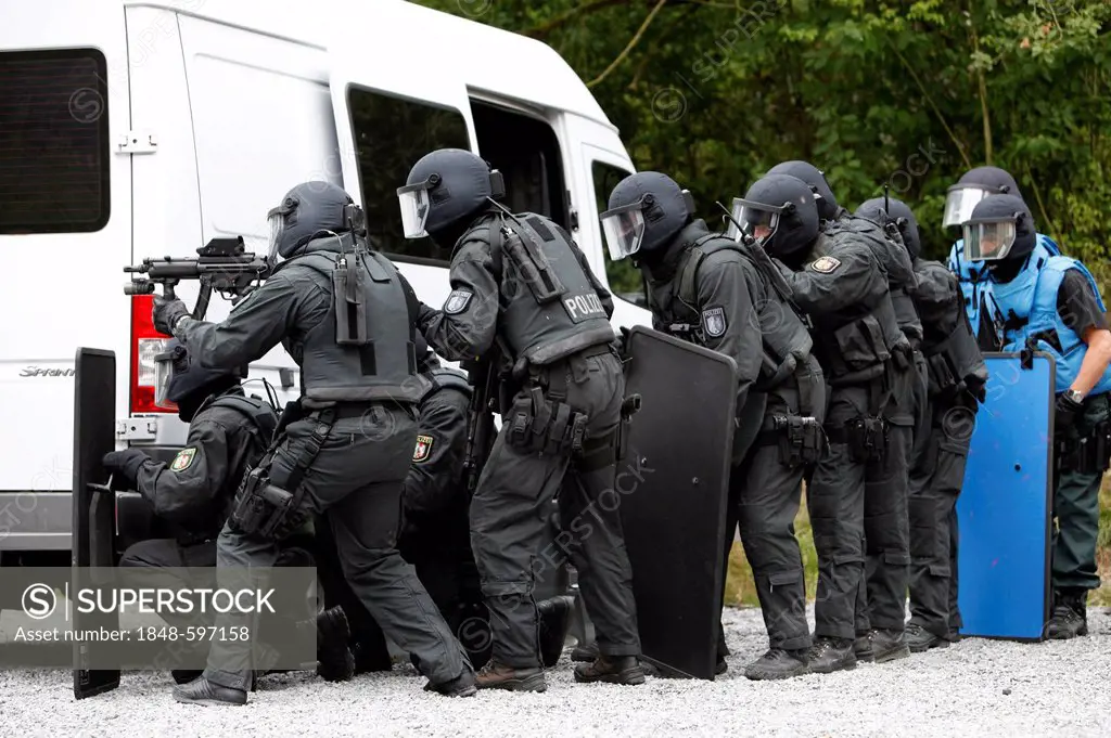 SEK or special response unit preparing a strike during an excercise, training center for special response units of the North Rhine-Westphalia state po...