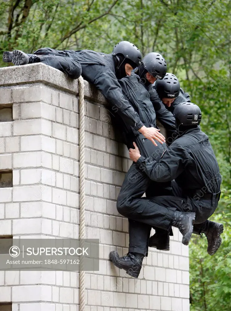 Members of a special response unit training on an obstacle course, training center for special response units of the North Rhine-Westphalia state poli...