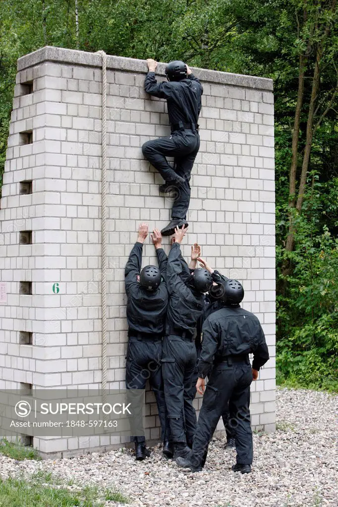Members of a special response unit training on an obstacle course, training center for special response units of the North Rhine-Westphalia state poli...
