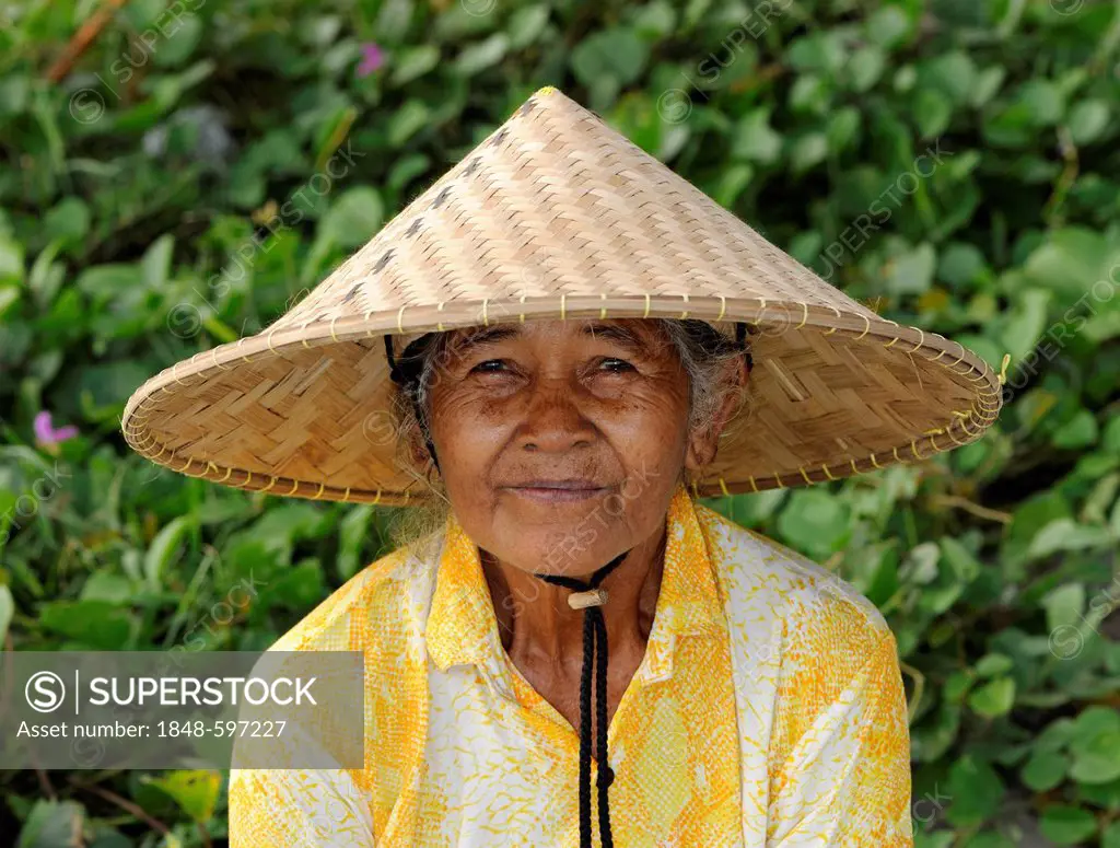 Indonesian woman wearing a traditional straw hat, Ubud, Bali, Indonesia, Southeast Asia