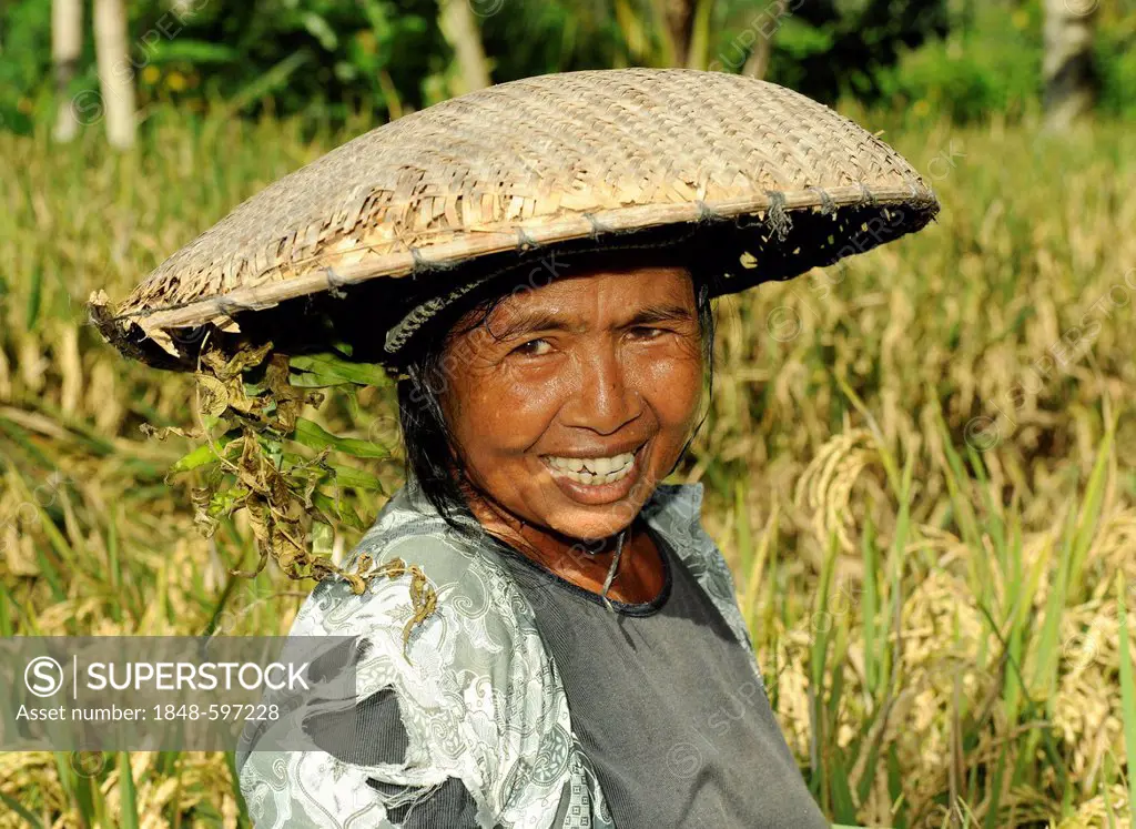 Indonesian woman wearing a traditional straw hat, Ubud, Bali, Indonesia, Southeast Asia