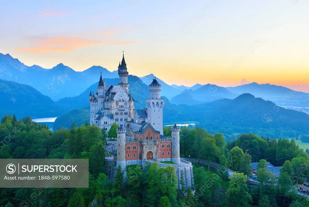 Schloss Neuschwanstein Castle, near Fuessen, Ostallgaeu, Allgaeu, Bavaria, Germany, Europe