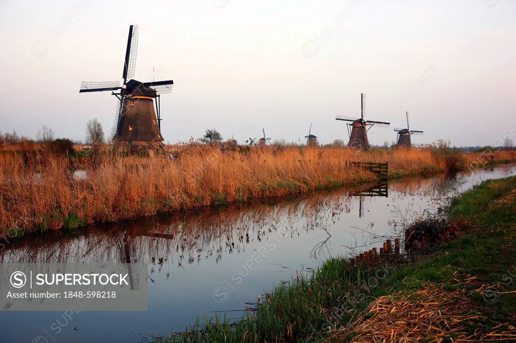 Historic windmills, UNESCO World Heritage Site, Kinderdijk, South Holland, Netherlands, Europe
