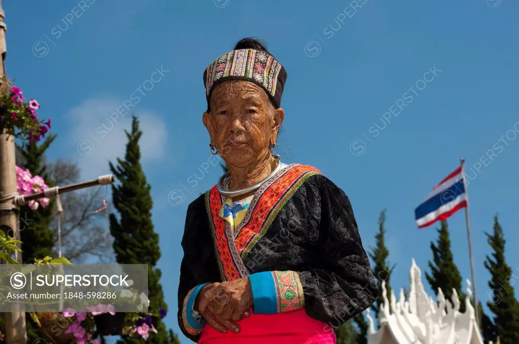 Elderly woman in a traditional dress, costume, New Year festival, Hmong hill tribe, ethnic minority, Chiang Mai province, northern Thailand, Thailand,...