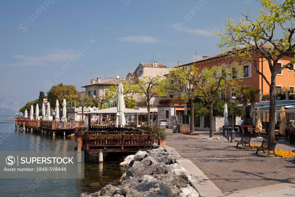 Waterfront, promenade, Torri del Benaco, Lake Garda, Veneto, Italy, Europe, PublicGround